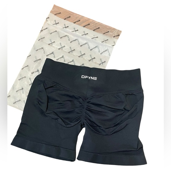 DFYNE Impact 4.5" seamless shorts in Midnight Black Size Medium - Picture 2 of 4